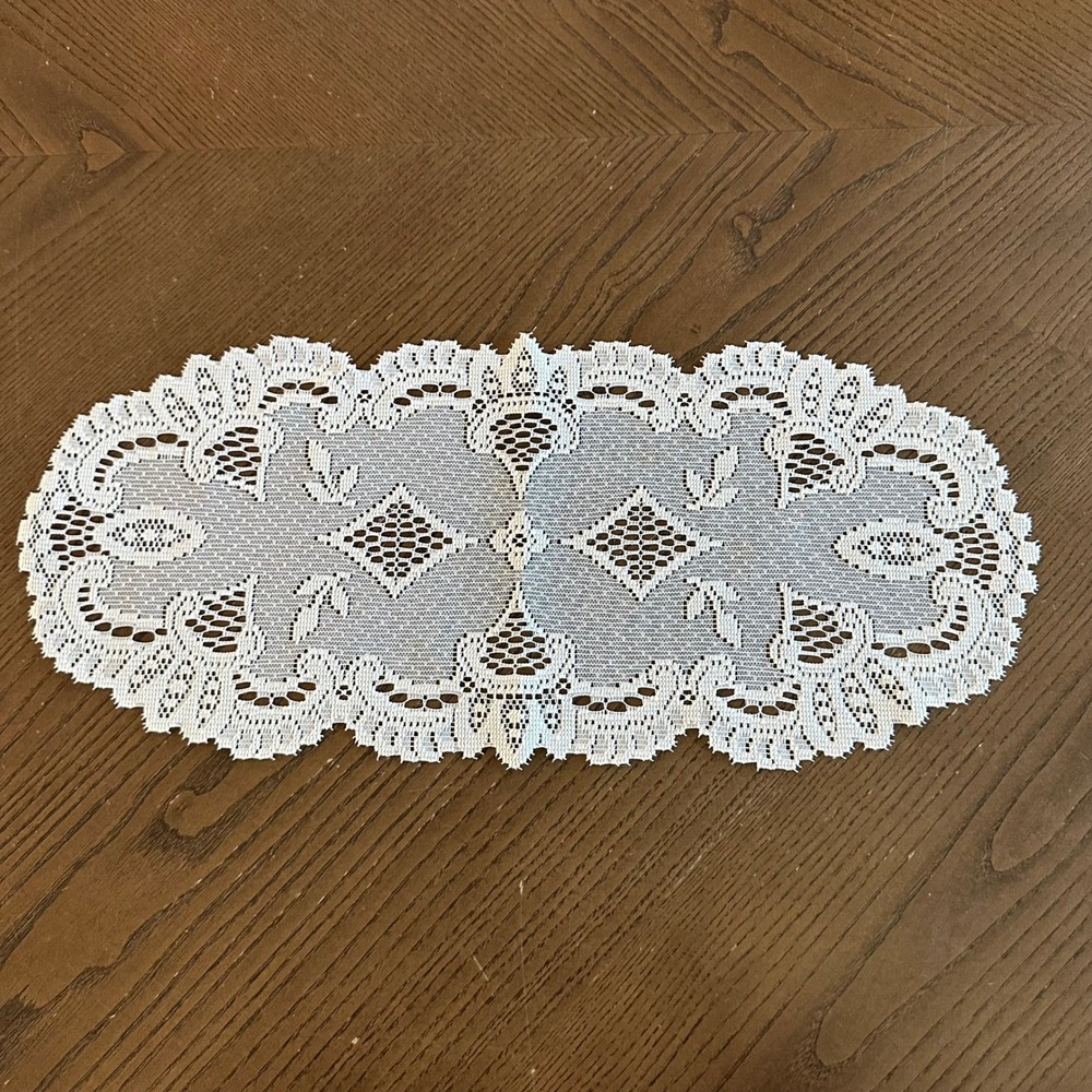 Vintage White Lace Table Runner Oval Dresser Scarf Floral Knit Scalloped 18x8
